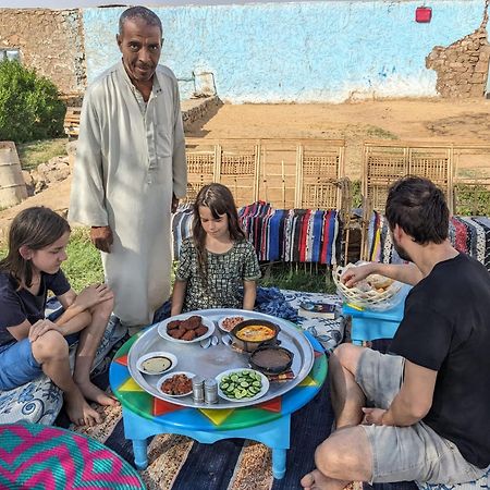 بيت شمس Aswan Bagian luar foto